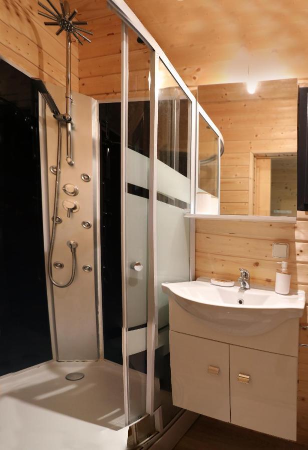 Au Coeur Du Bien-Etre, Chalet Avec Piscine Chauffee Et Couverte, Spa, Sauna, Massages 蒙特艾克斯 外观 照片