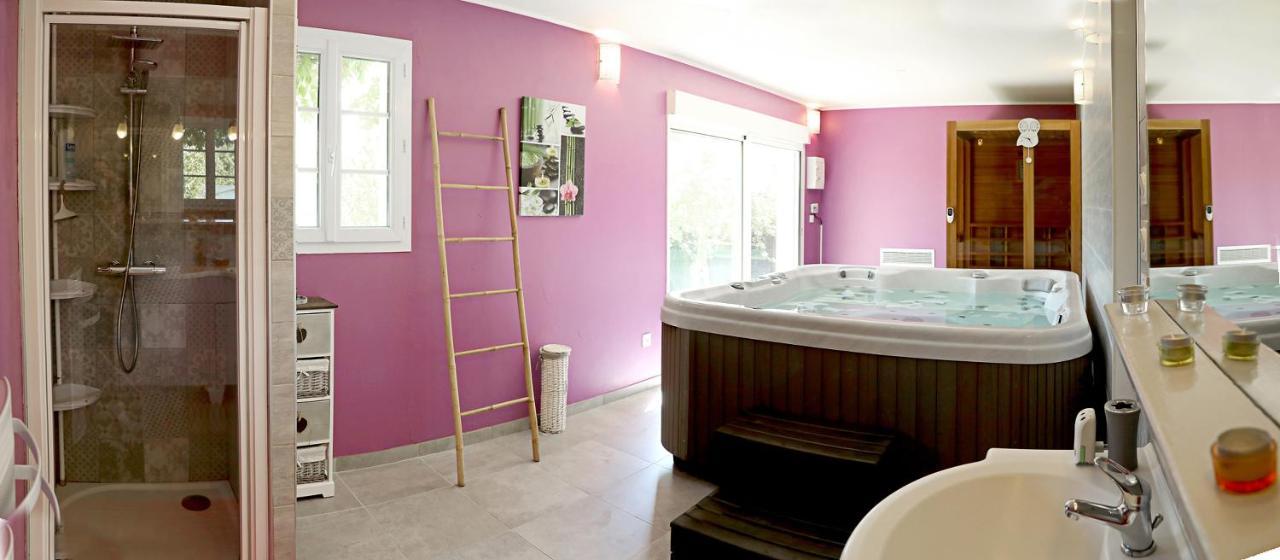 Au Coeur Du Bien-Etre, Chalet Avec Piscine Chauffee Et Couverte, Spa, Sauna, Massages 蒙特艾克斯 外观 照片
